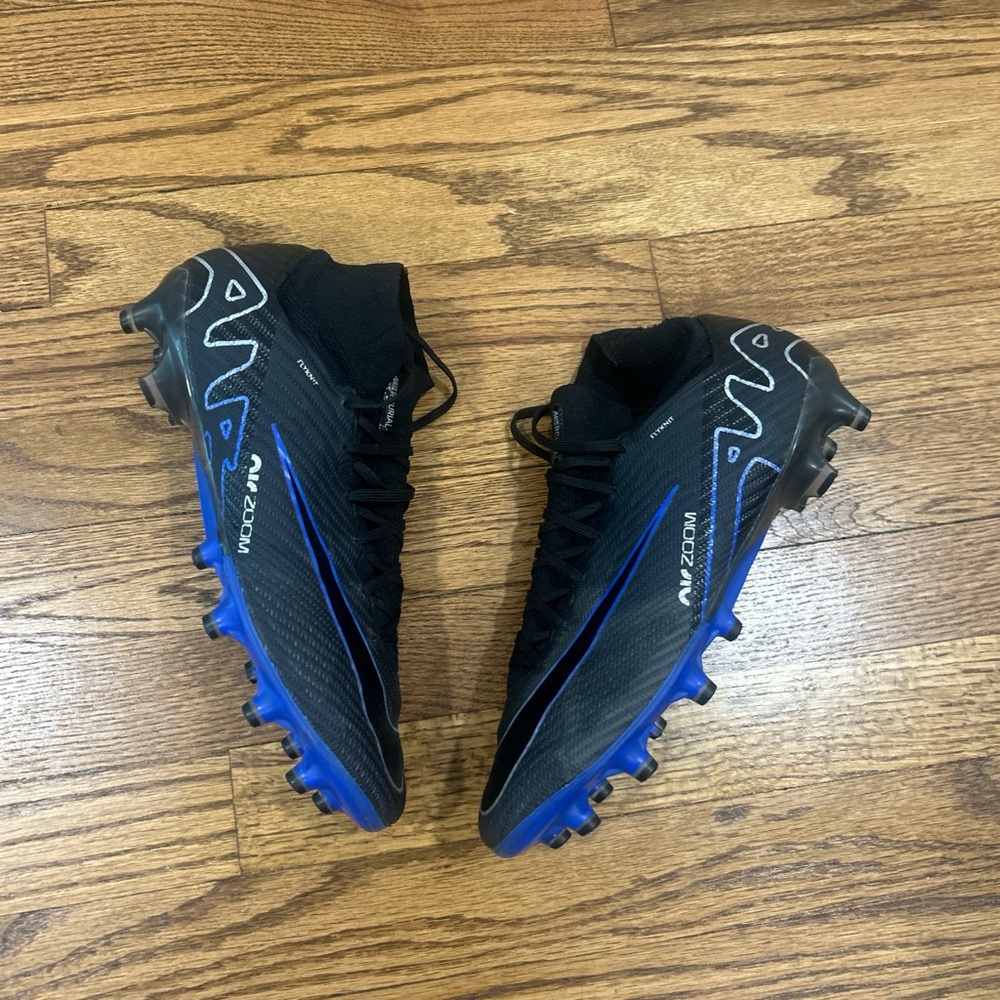 Nike Black and Blue Men's Athletic Cleats